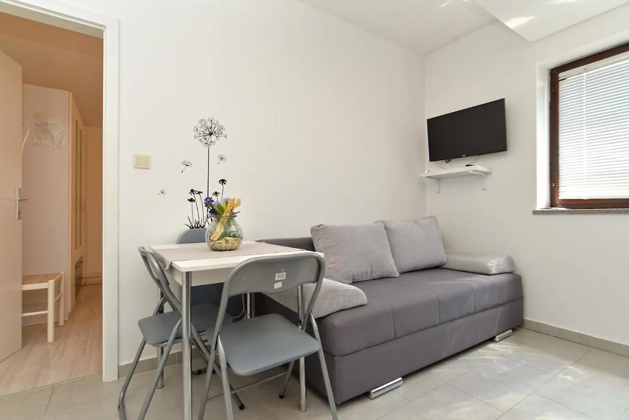 Apartments Stana 242 Fažana