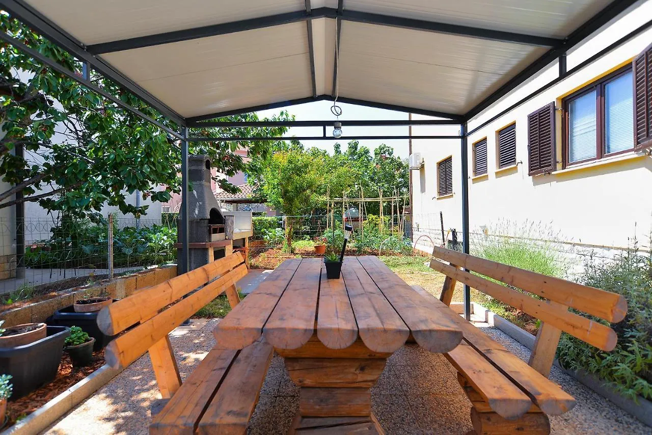 Apartments Stana 242 파자나